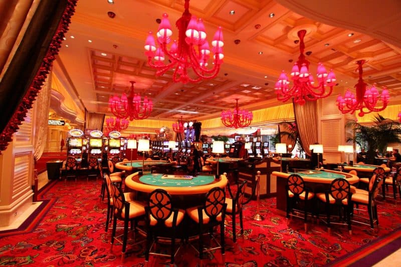 Slot Makinelerinde Strateji ve Şansın Dansı